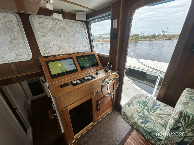 Slide: The Image of 37' Great Harbour helm1 - 5943767