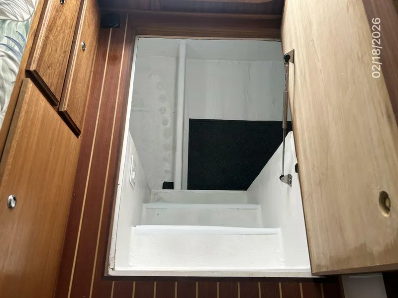 Slide: The Image of 37' Great Harbour commissary access - 5943741