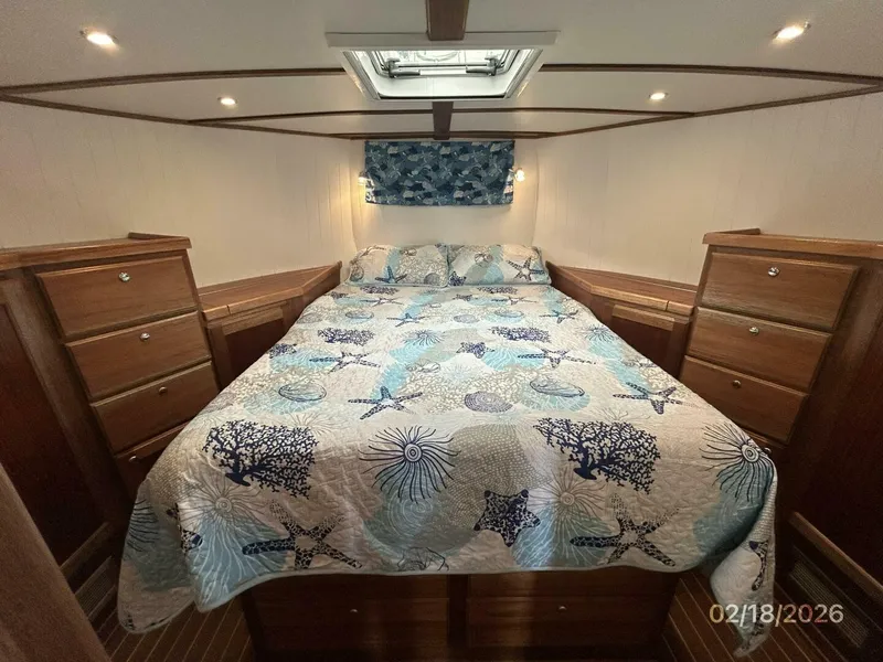 Slide: The Image of 37' Great Harbour master stateroom - 5943774