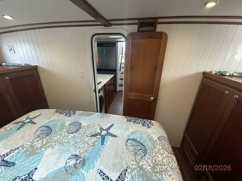Slide: The Image of 37' Great Harbour master stateroom aft - 5943773