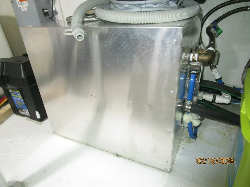 Slide: The Image of 37' Great Harbour water heater - 5943816