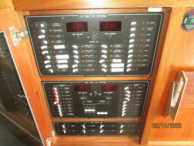 Slide: The Image of 37' Great Harbour electrical panel - 5943745