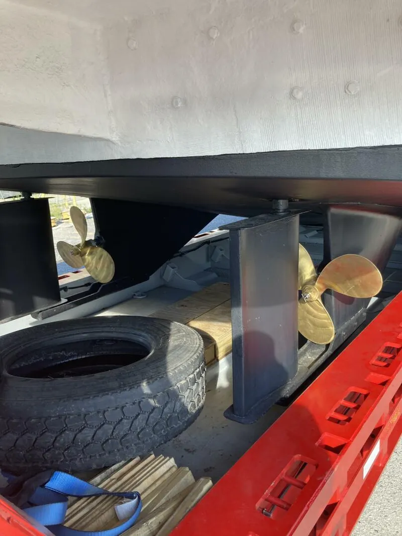 Slide: The Image of 37' Great Harbour running gear - 5943788