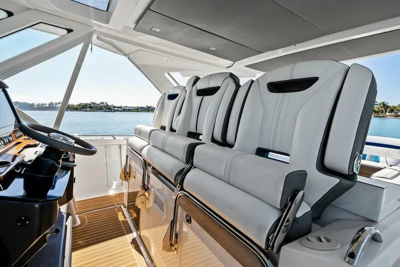 Slide: The Image of Tiara 38 LS 2019 - 5943829