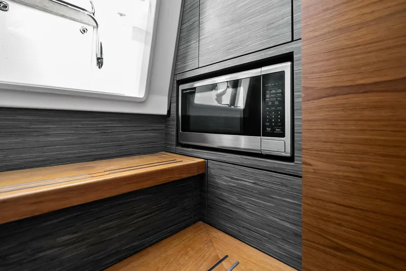 Slide: The Image of Tiara 38 LS 2019 - 5943835