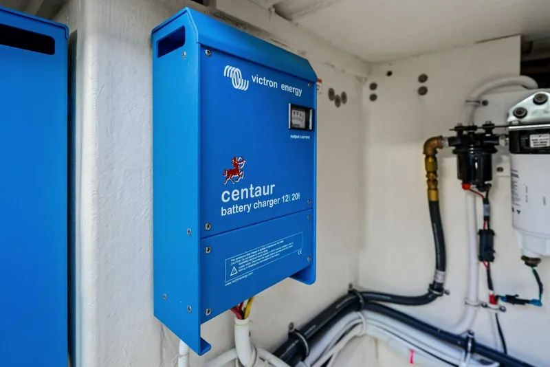 Slide: The Image of Tiara 38 LS 2019 - 5943837