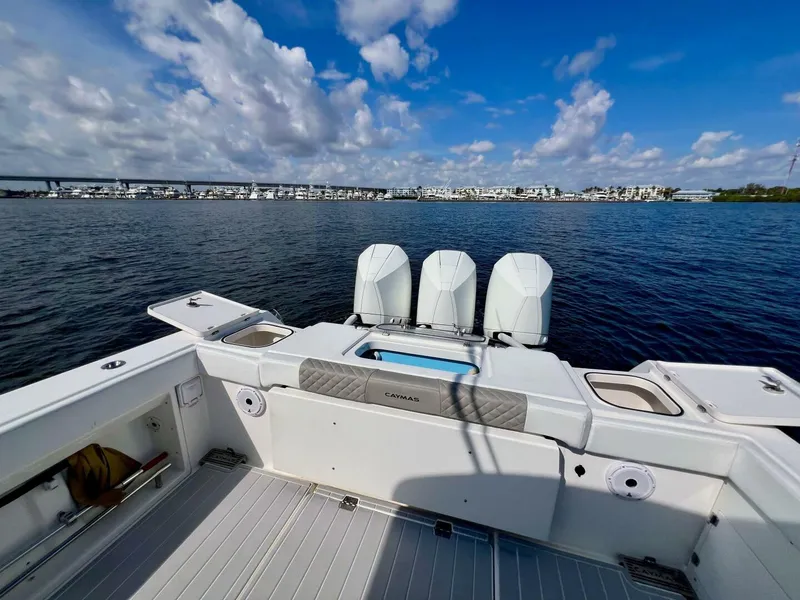 Slide: The Image of Caymas 341CC 2021 - 5943894