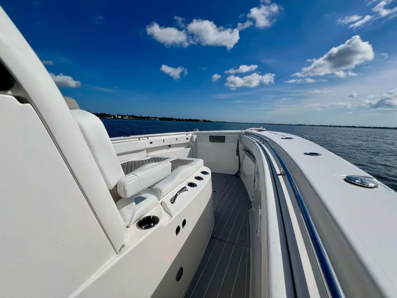 Slide: The Image of Caymas 341CC 2021 - 5943906