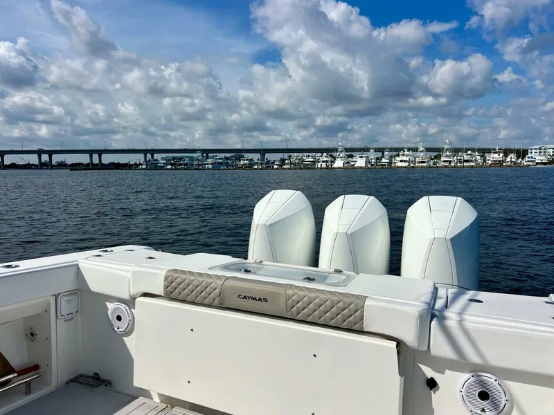 Slide: The Image of Caymas 341CC 2021 - 5943880