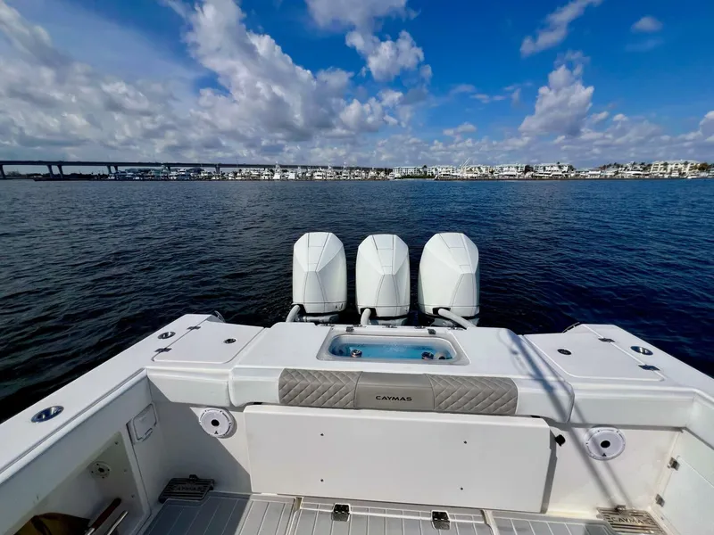 Slide: The Image of Caymas 341CC 2021 - 5943884