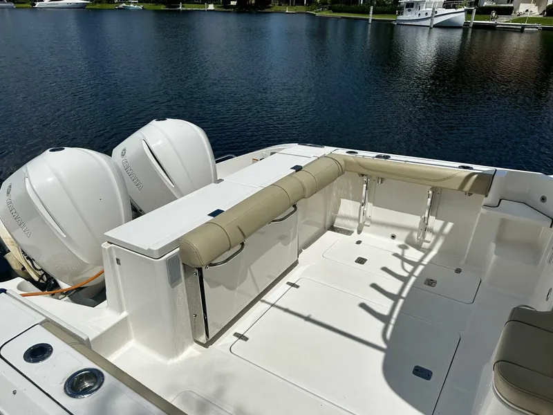 Slide: The Image of Pursuit OS 325 - Cockpit 2019 Pursuit OS325 - 5944140