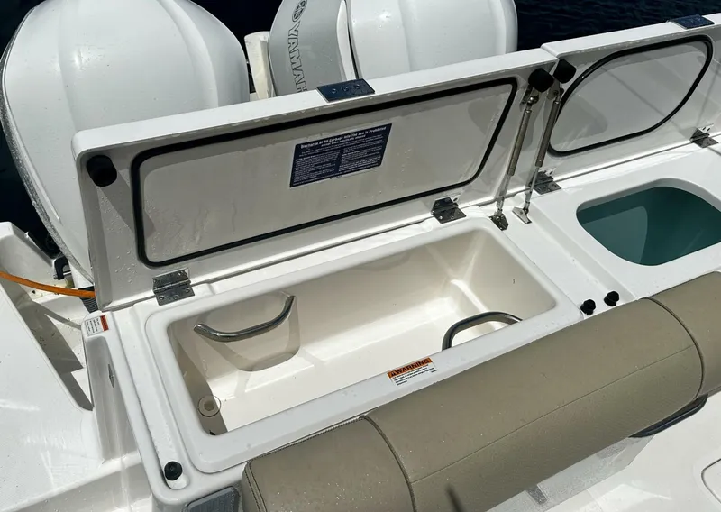 Slide: The Image of Pursuit OS 325 - Cockpit Storage and Livewell 2019 Pursuit OS325 - 5944142