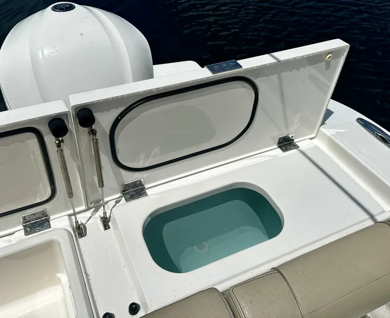 Slide: The Image of Pursuit OS 325 - Cockpit Livewell 2019 Pursuit OS325 - 5944143