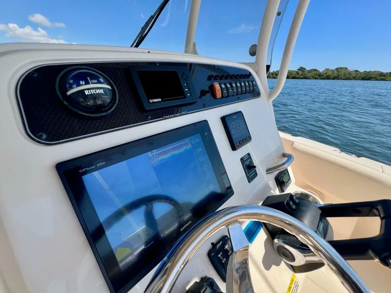 Slide: The Image of Grady-White Fisherman 257 2018 - 5944321