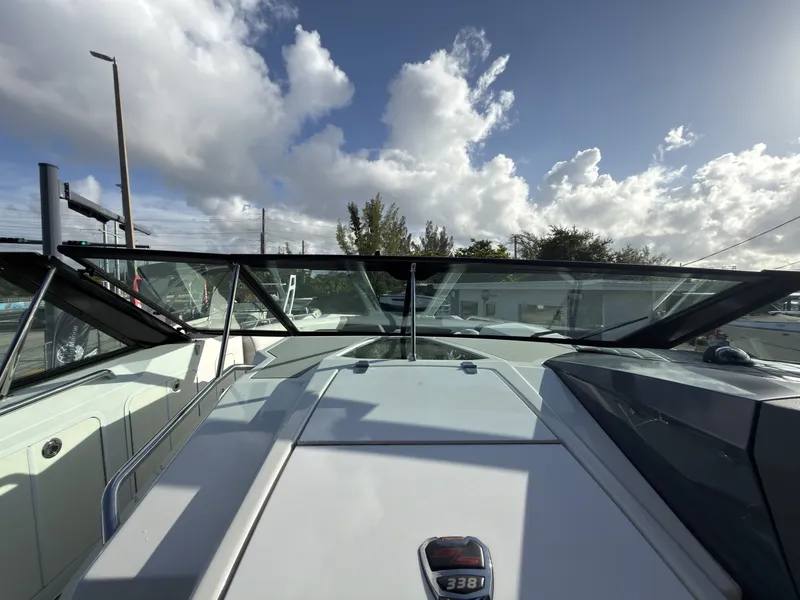 Slide: The Image of Cruisers 338 Outboard 2019 - 7308596