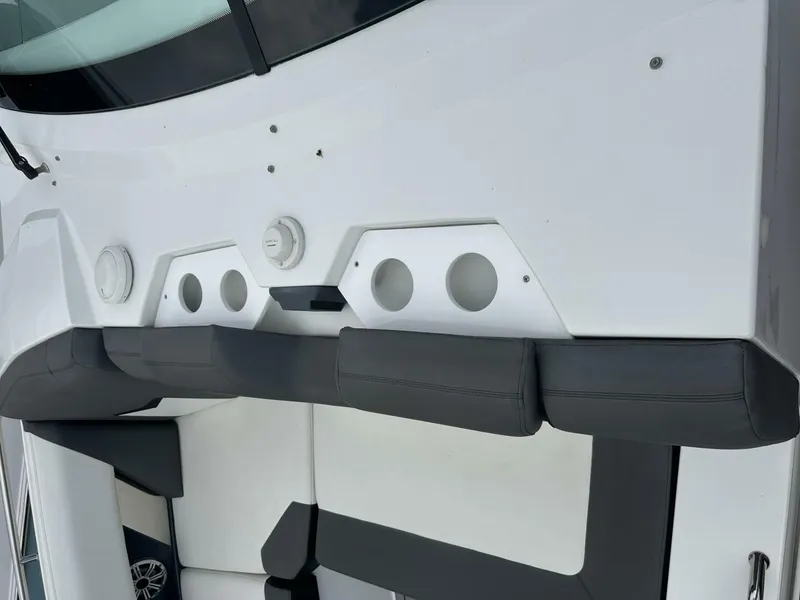 Slide: The Image of Cruisers 338 Outboard 2019 - 5944492