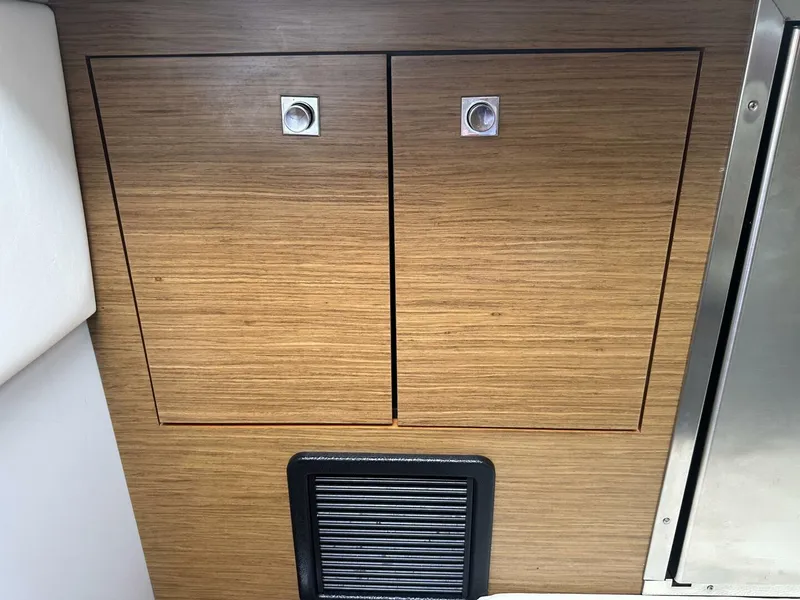 Slide: The Image of Cruisers 338 Outboard 2019 - 5944501