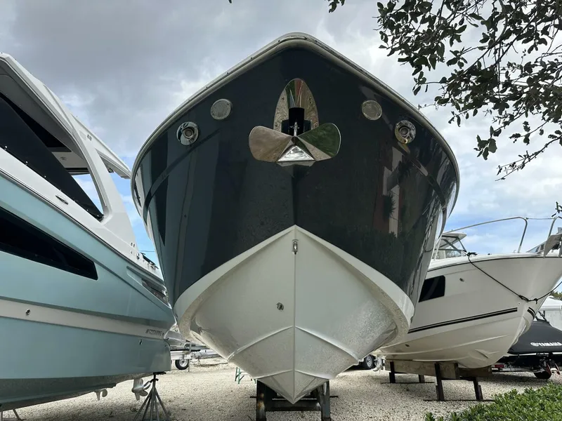 Slide: The Image of Cruisers 338 Outboard 2019 - 5944485