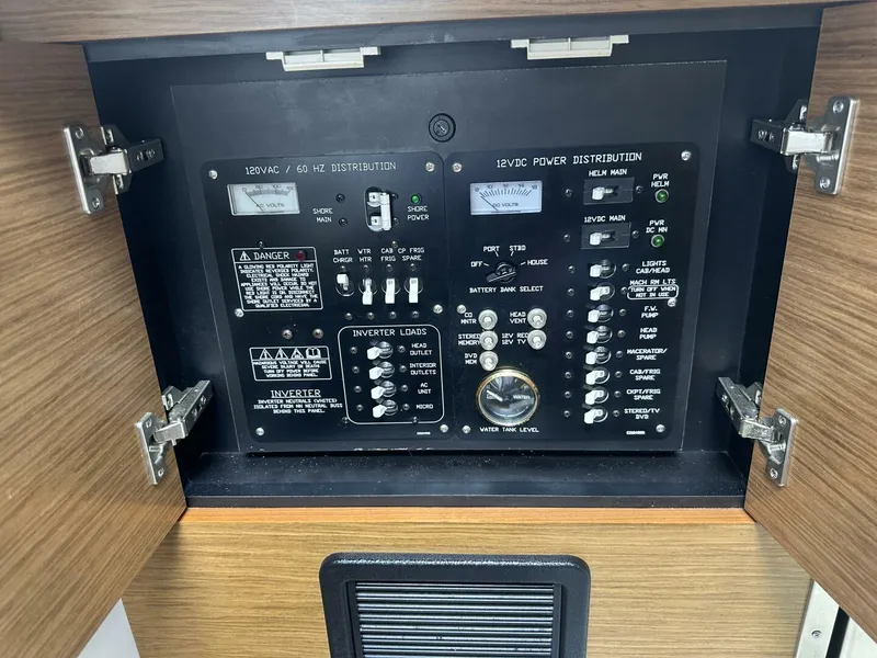 Slide: The Image of Cruisers 338 Outboard 2019 - 5944502