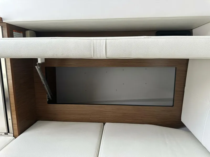 Slide: The Image of Cruisers 338 Outboard 2019 - 5944503