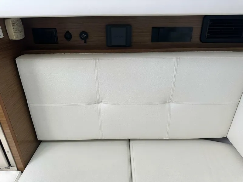 Slide: The Image of Cruisers 338 Outboard 2019 - 5944510