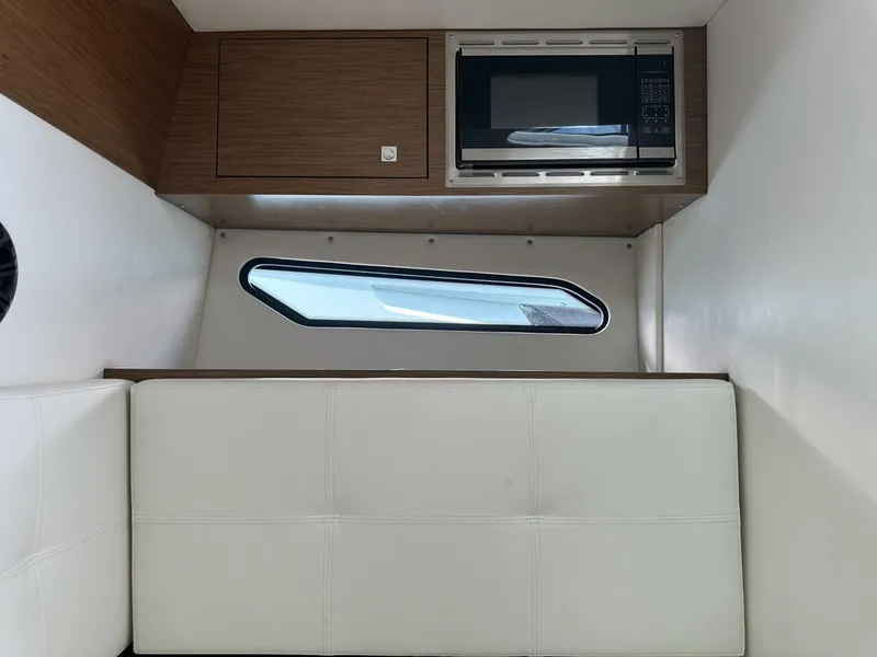 Slide: The Image of Cruisers 338 Outboard 2019 - 5944511