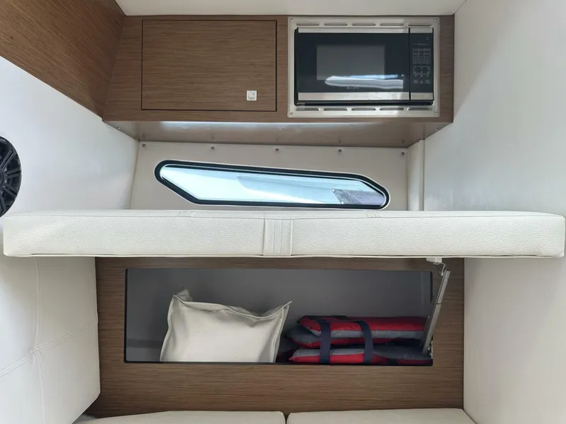 Slide: The Image of Cruisers 338 Outboard 2019 - 5944512