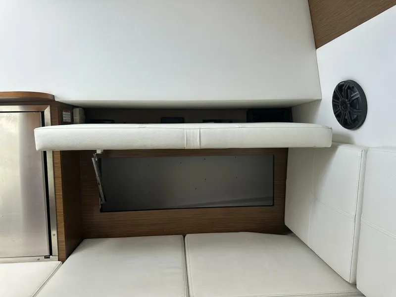 Slide: The Image of Cruisers 338 Outboard 2019 - 5944513