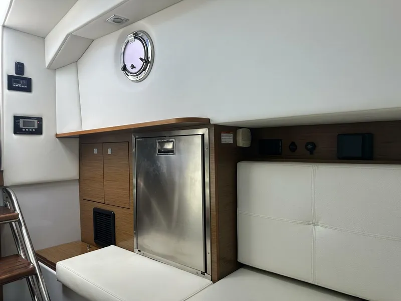 Slide: The Image of Cruisers 338 Outboard 2019 - 5944514