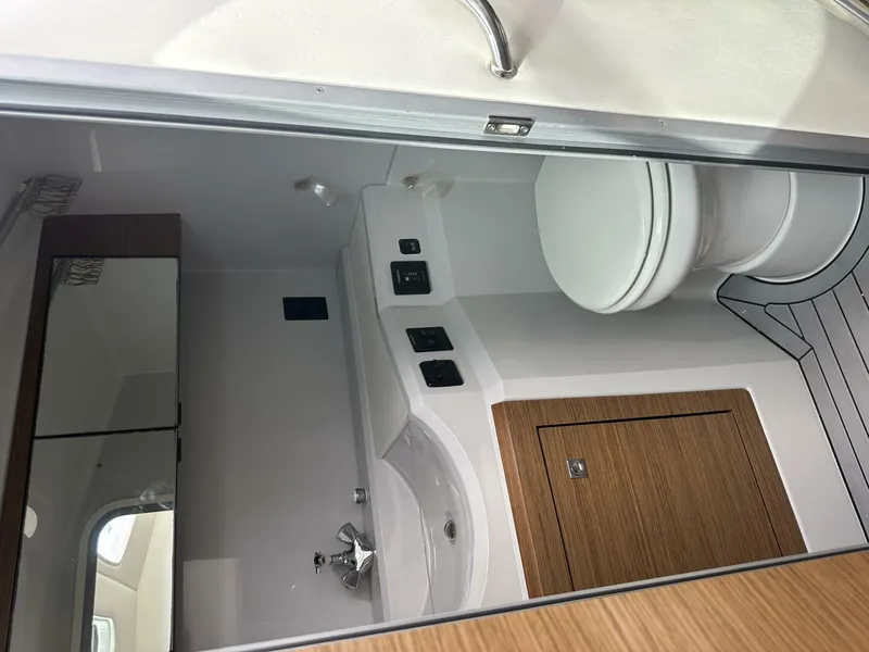 Slide: The Image of Cruisers 338 Outboard 2019 - 5944515