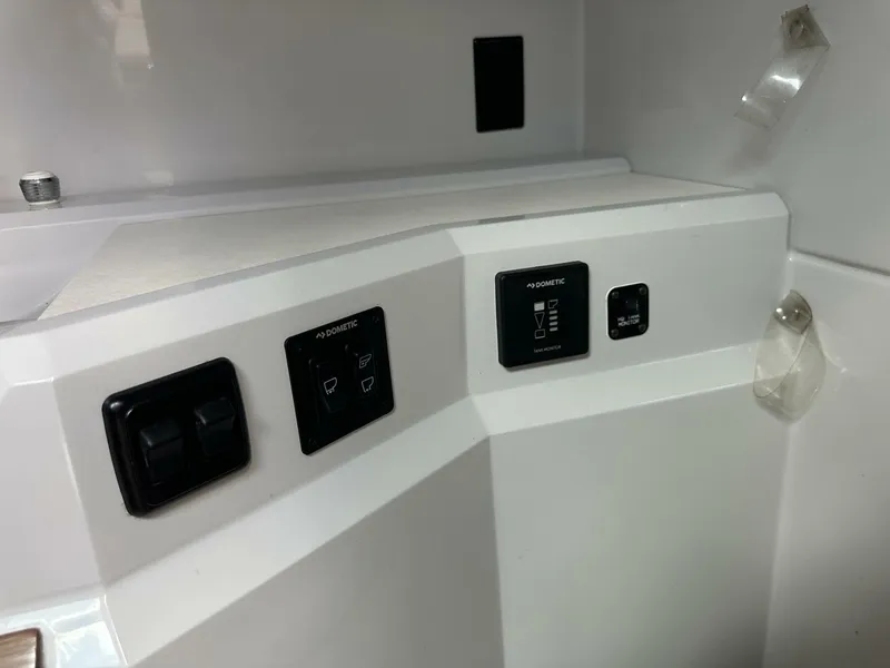 Slide: The Image of Cruisers 338 Outboard 2019 - 5944517