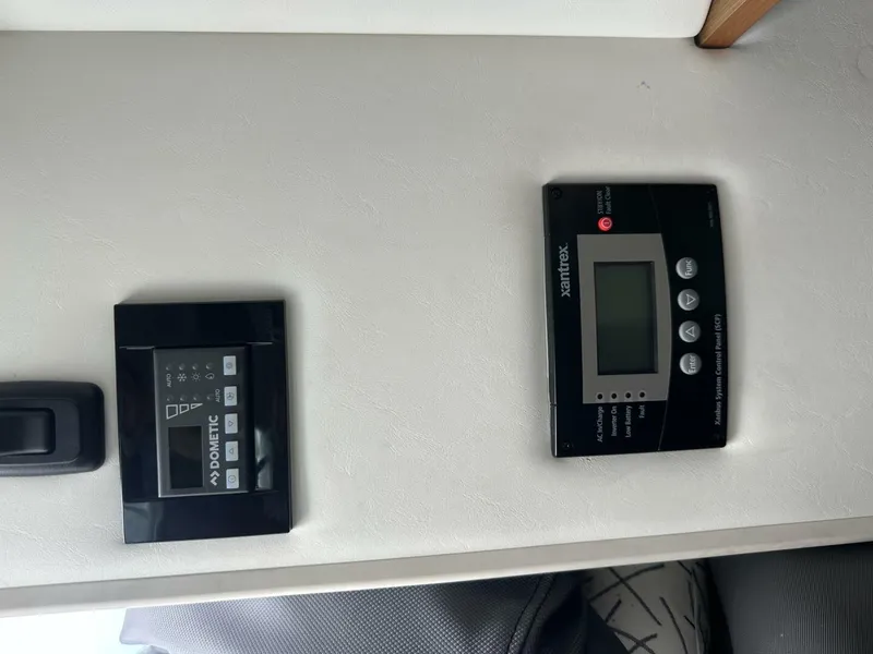 Slide: The Image of Cruisers 338 Outboard 2019 - 5944518