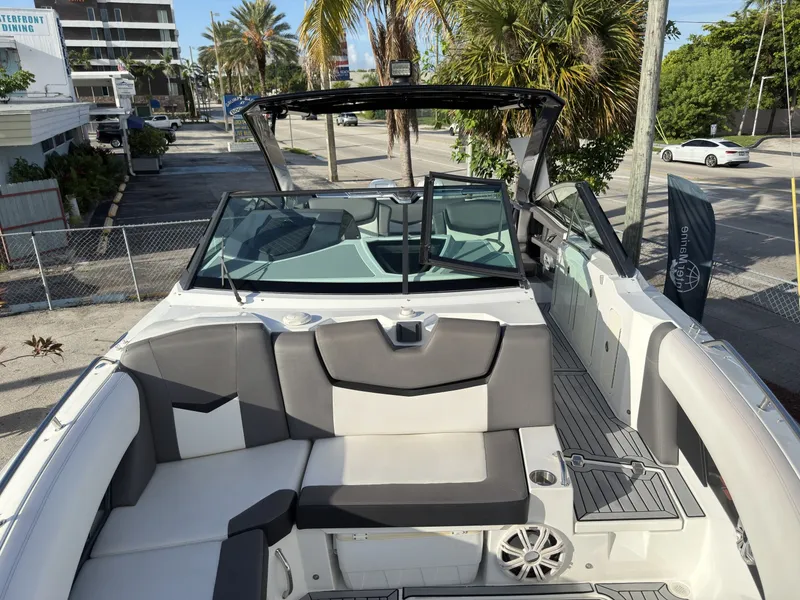 Slide: The Image of Cruisers 338 Outboard 2019 - 7308609