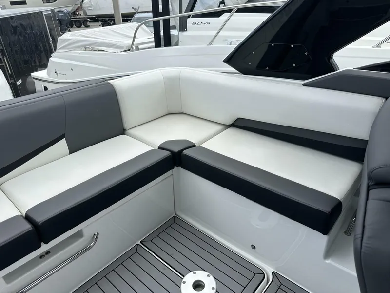 Slide: The Image of Cruisers 338 Outboard 2019 - 5944523