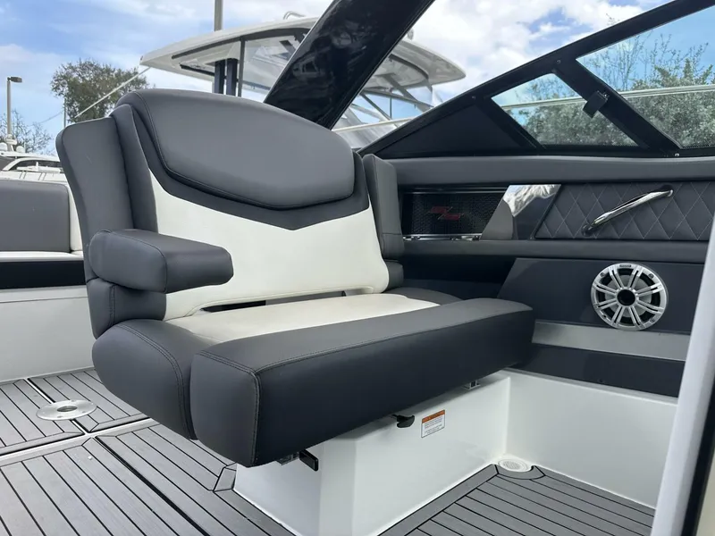 Slide: The Image of Cruisers 338 Outboard 2019 - 5944524