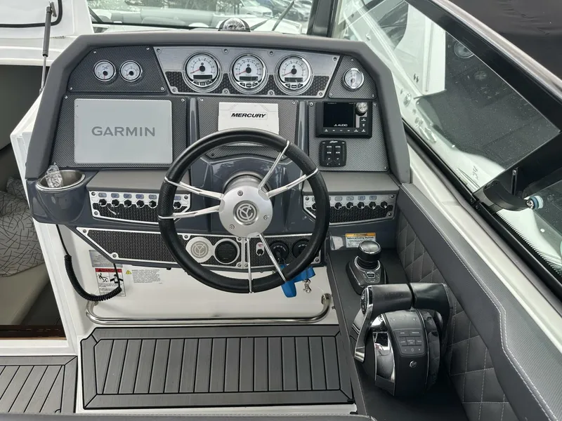 Slide: The Image of Cruisers 338 Outboard 2019 - 5944526