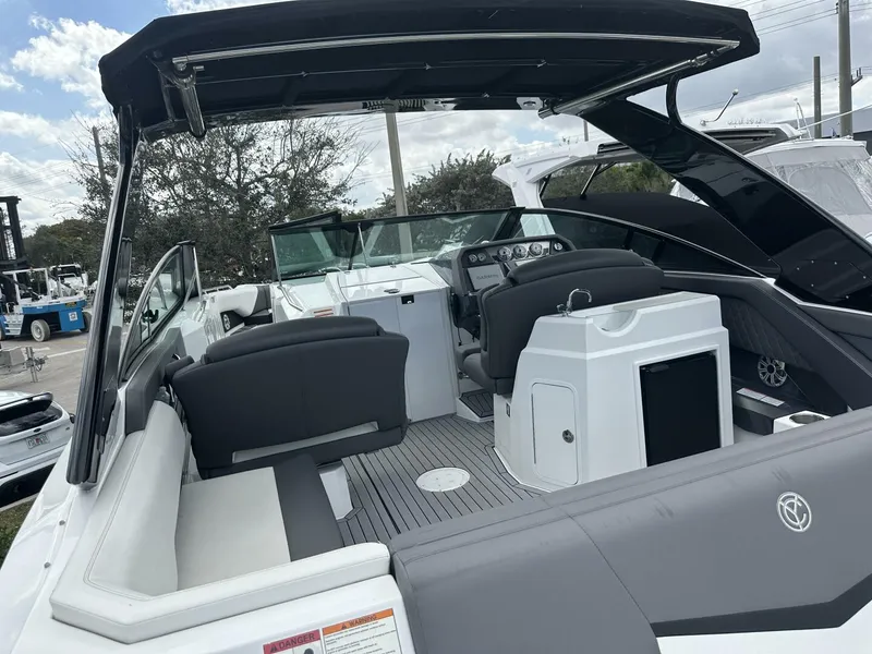 Slide: The Image of Cruisers 338 Outboard 2019 - 5944488