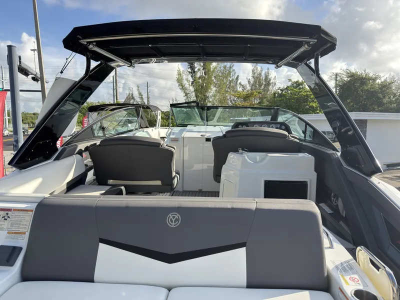 Slide: The Image of Cruisers 338 Outboard 2019 - 7308580