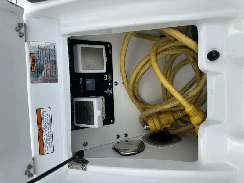 Slide: The Image of Cruisers 338 Outboard 2019 - 5944535