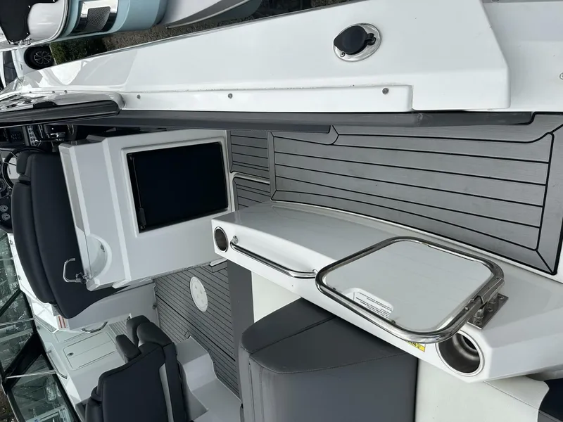 Slide: The Image of Cruisers 338 Outboard 2019 - 5944538