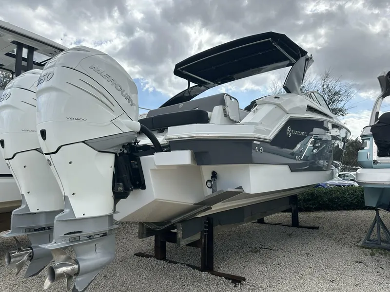Slide: The Image of Cruisers 338 Outboard 2019 - 5944539