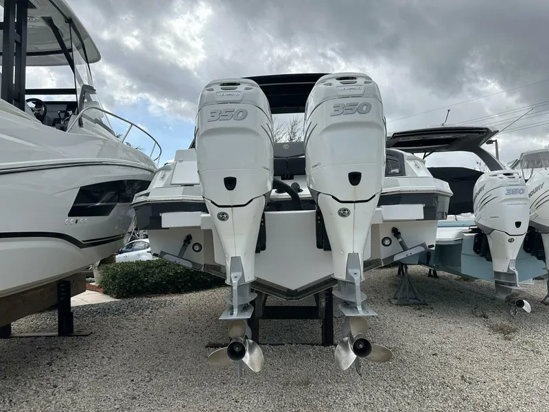 Slide: The Image of Cruisers 338 Outboard 2019 - 5944541