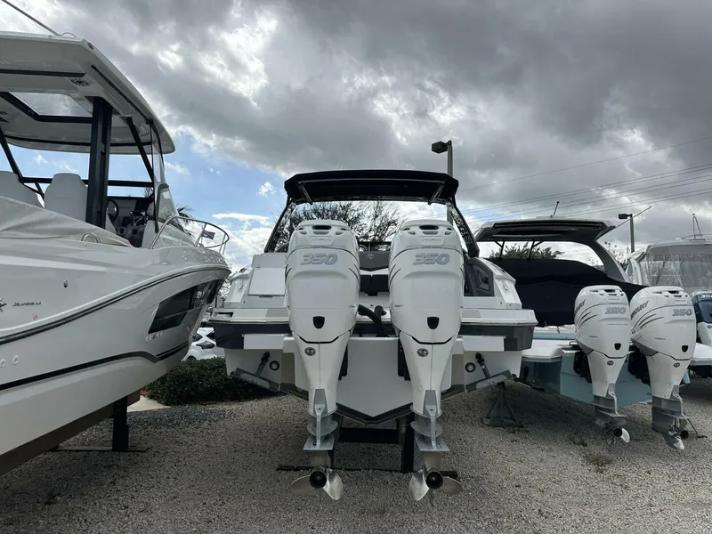 Slide: The Image of Cruisers 338 Outboard 2019 - 5944542