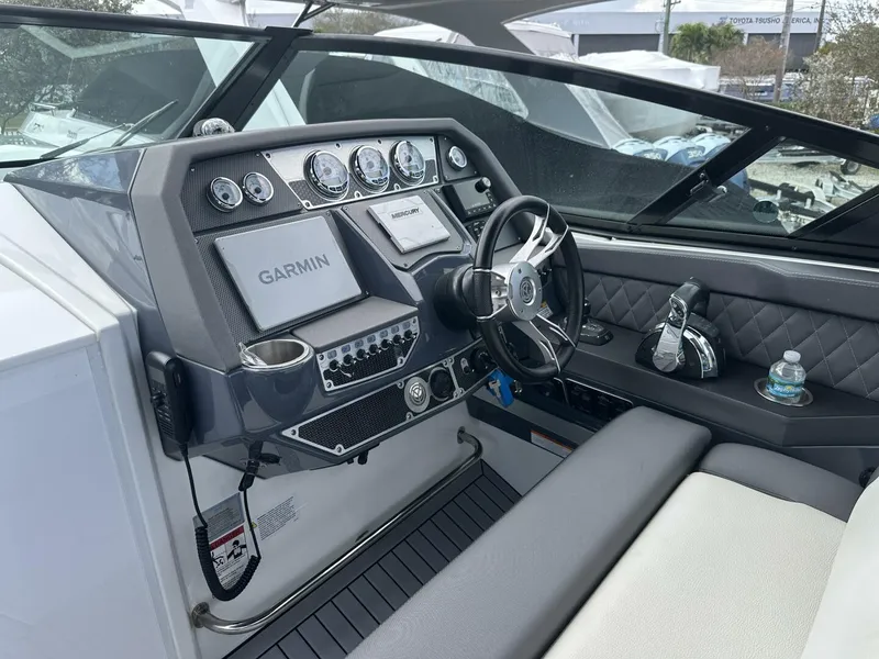 Slide: The Image of Cruisers 338 Outboard 2019 - 5944489