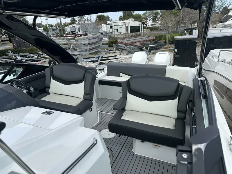 Slide: The Image of Cruisers 338 Outboard 2019 - 5944491