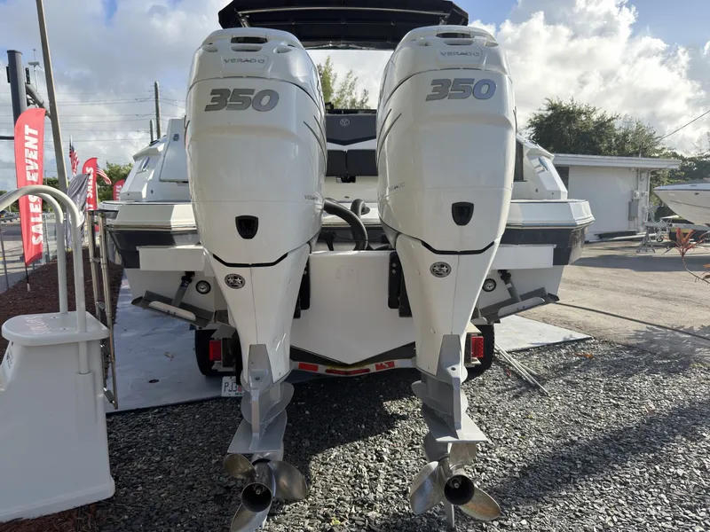 Slide: The Image of Cruisers 338 Outboard 2019 - 7308612