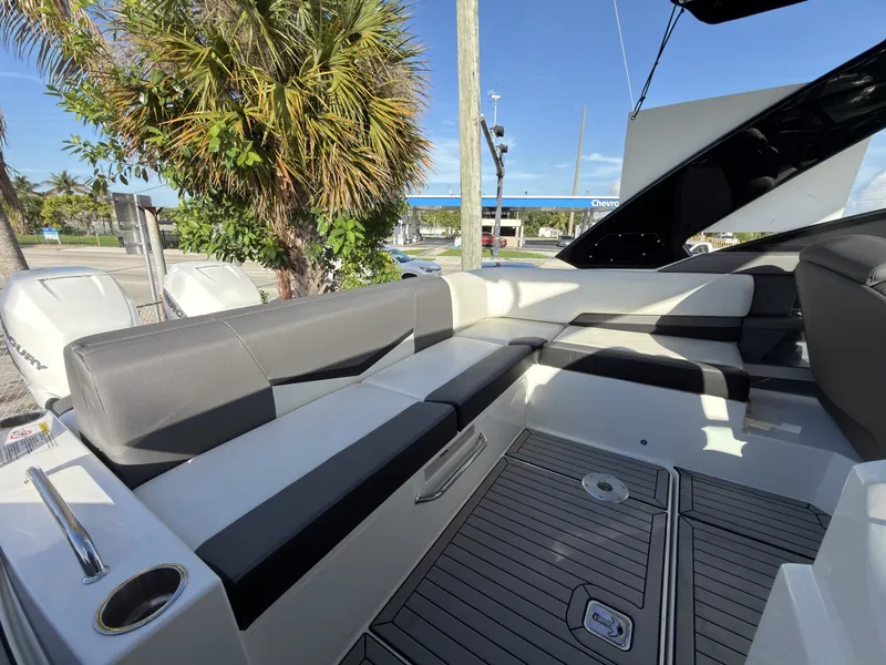 Slide: The Image of Cruisers 338 Outboard 2019 - 7308582
