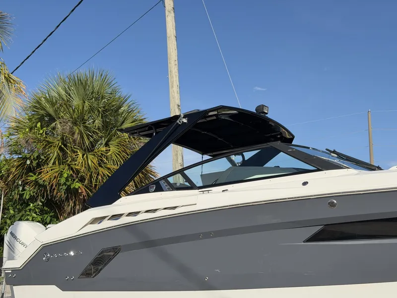 Slide: The Image of Cruisers 338 Outboard 2019 - 7308579