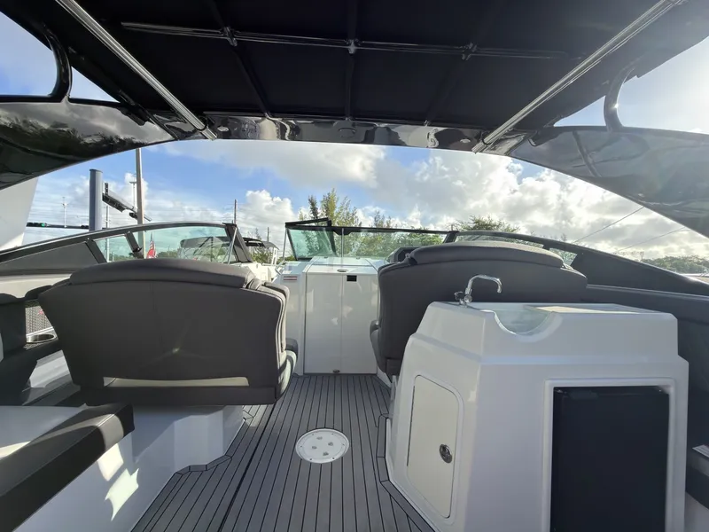 Slide: The Image of Cruisers 338 Outboard 2019 - 7308584