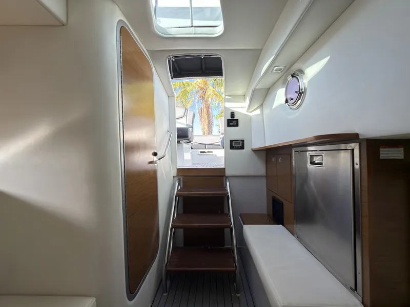 Slide: The Image of Cruisers 338 Outboard 2019 - 7308592